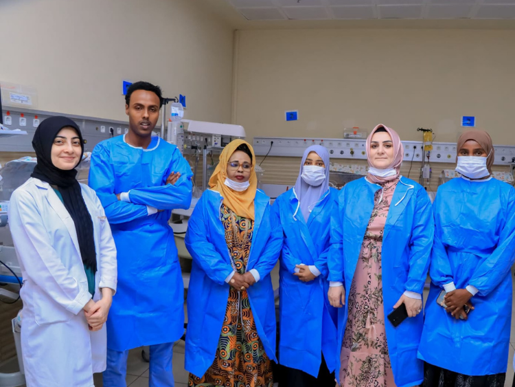 Dr. Maryama Mohamed Hussein Yeni Doğan Yoğun Bakım servisimizi ziyaret etti.